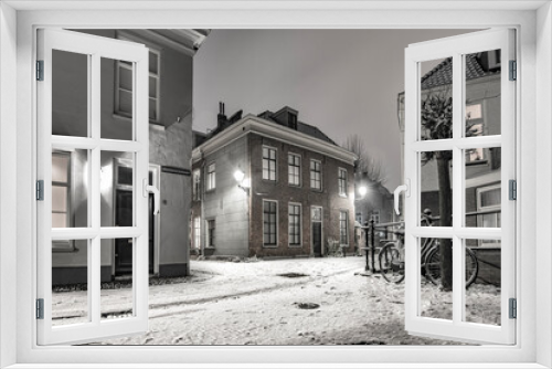 Fototapeta Naklejka Na Ścianę Okno 3D - Snowfall at night in old citycenter of 's-Hertogenbosch in the
Netherlands.