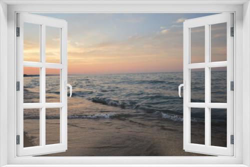 Fototapeta Naklejka Na Ścianę Okno 3D - Frothy Beach
