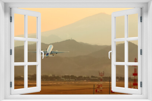 Fototapeta Naklejka Na Ścianę Okno 3D - 夕焼け空に飛び立つ飛行機