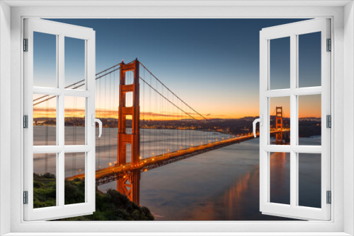 Fototapeta Naklejka Na Ścianę Okno 3D - Golden Gate Bridge at Dawn in San Francisco California