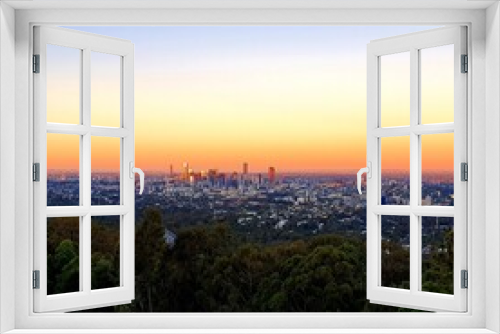 Fototapeta Naklejka Na Ścianę Okno 3D - sunrise over the city