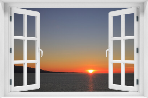 Fototapeta Naklejka Na Ścianę Okno 3D - Beautiful red sunset on the sea