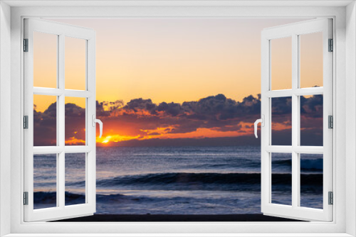 Fototapeta Naklejka Na Ścianę Okno 3D - Sunrise on the sea