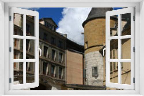 Fototapeta Naklejka Na Ścianę Okno 3D - Tour romaine dans le centre de Grenoble