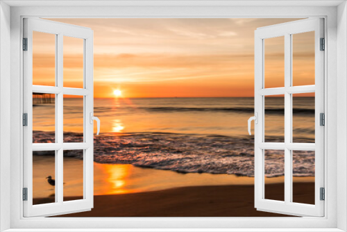 Fototapeta Naklejka Na Ścianę Okno 3D - dramatic seascape image of Virginia Beach in summer