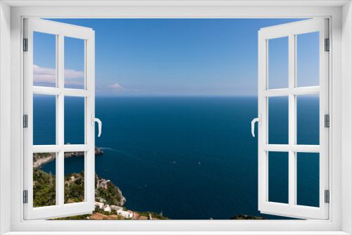 Fototapeta Naklejka Na Ścianę Okno 3D - Rocky shore in world famous Amalfi coast. Unesco World heritage site. Campania, Italy.
