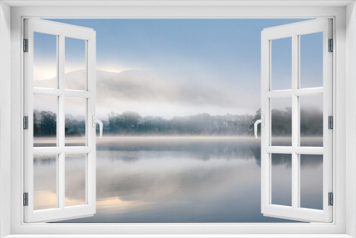 Fototapeta Naklejka Na Ścianę Okno 3D - Misty morning reflections on the lake 