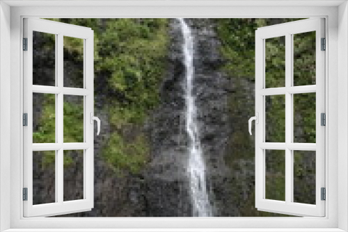 Fototapeta Naklejka Na Ścianę Okno 3D - Cascada en Tahiti