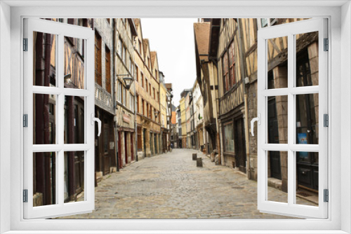 Fototapeta Naklejka Na Ścianę Okno 3D - Old street in the Rouen
