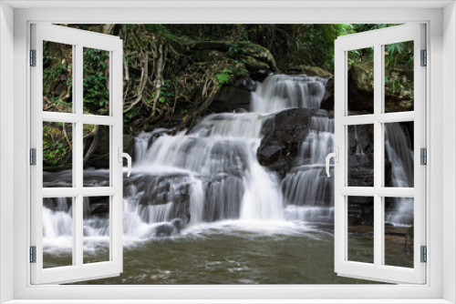 Fototapeta Naklejka Na Ścianę Okno 3D - Small Waterfall in the Mae Puai River in Doi Inthanon, Thailand