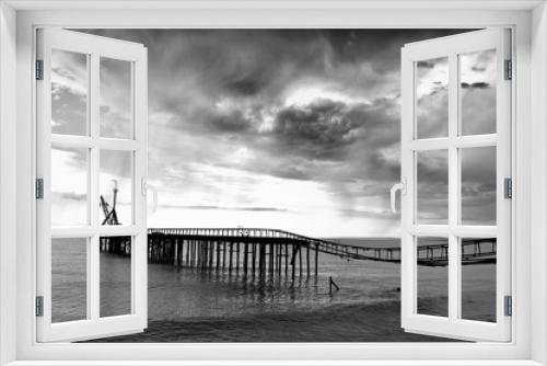 Fototapeta Naklejka Na Ścianę Okno 3D - Black and white seascape with a pier and dramatic sky