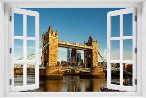 Fototapeta Naklejka Na Ścianę Okno 3D - the shiny tower bridge 