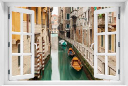 Fototapeta Naklejka Na Ścianę Okno 3D - Typical view of a canal in Venice
