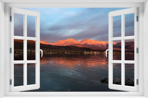 Fototapeta Naklejka Na Ścianę Okno 3D - dramatic summer sunrise and sunset images of Mono Lake  in California.