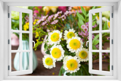 Fototapeta Naklejka Na Ścianę Okno 3D - Frische Fruehlingsblumen, kleine Bouquets