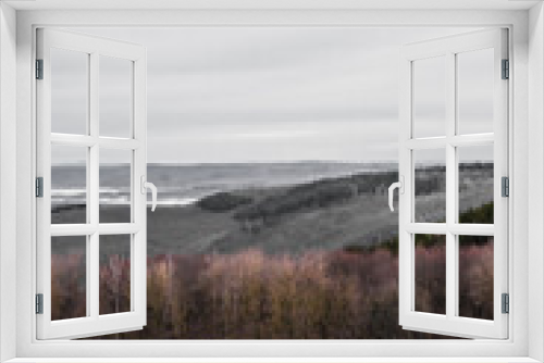 Fototapeta Naklejka Na Ścianę Okno 3D - Weitblick Landschaft Hunsrück, Blick auf ein nebliges Tal mit der Hochmoselbrücke