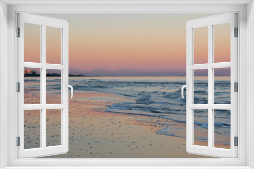 Fototapeta Naklejka Na Ścianę Okno 3D - Sunset in Lignano Sabbiadoro beach