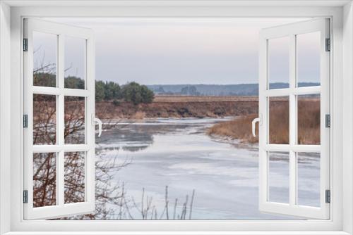 Fototapeta Naklejka Na Ścianę Okno 3D - winding river that is still frozen