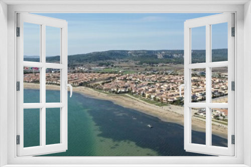 Fototapeta Naklejka Na Ścianę Okno 3D - vue aérienne des plages, du port et des chalets en bois de Gruissan, Aude, France