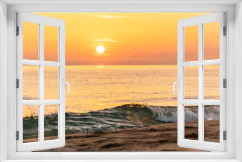 Fototapeta Naklejka Na Ścianę Okno 3D - Imagen de un precioso amanecer junto al mar Mediterráneo. 