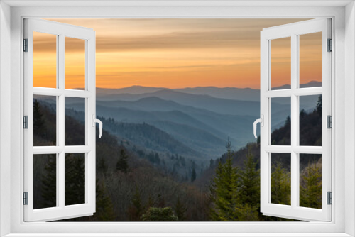 Fototapeta Naklejka Na Ścianę Okno 3D - Sunrise, Oconaluftee River Valley, Great Smoky Mountains National Park, North Carolina.