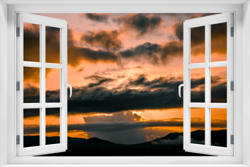 Fototapeta Naklejka Na Ścianę Okno 3D - sunset over the mountains