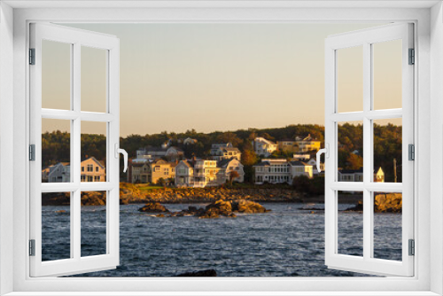 Fototapeta Naklejka Na Ścianę Okno 3D - House built by the sea in Maine