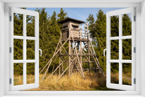 Fototapeta Naklejka Na Ścianę Okno 3D - Od wooden hunt tower in forest