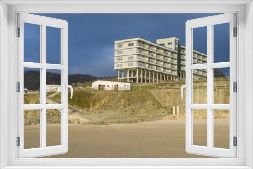 Fototapeta Naklejka Na Ścianę Okno 3D - Apartment building on the edge of the beach