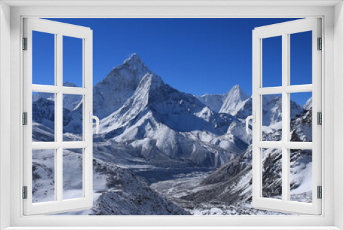 Fototapeta Naklejka Na Ścianę Okno 3D - Popular climbing peak Ama Dablam.
