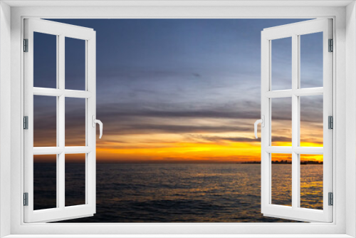 Fototapeta Naklejka Na Ścianę Okno 3D - sunset over the seaa nd beach