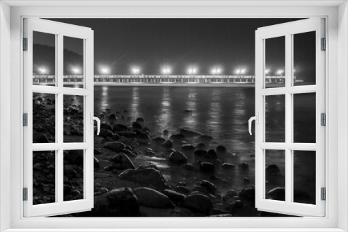 Fototapeta Naklejka Na Ścianę Okno 3D - molo w czerni