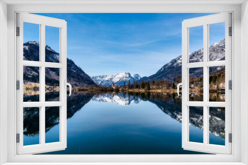 Fototapeta Naklejka Na Ścianę Okno 3D - Peaceful Lake Grundlsee With Alps Reflecting in Lake, Styria in Austria, Springtime in Salzkammergut