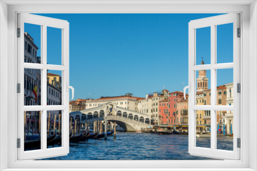 Fototapeta Naklejka Na Ścianę Okno 3D - discovery of the city of Venice and its small canals and romantic alleys