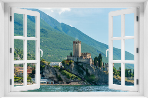 Fototapeta Naklejka Na Ścianę Okno 3D - Beautiful peaceful lake Garda, Italy. Malcesine. An Old Town.