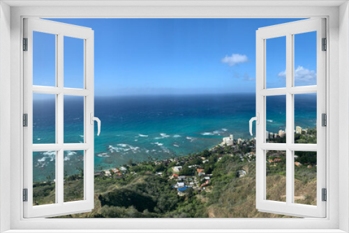 Fototapeta Naklejka Na Ścianę Okno 3D - Pacific Ocean view from the top of Diamond Head, ‎⁨Hawai'i⁩, ⁨United States⁩, ⁨Mamala Bay⁩