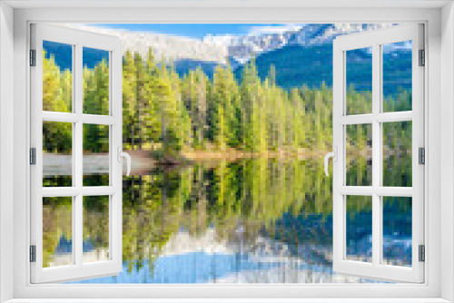 Fototapeta Naklejka Na Ścianę Okno 3D - Majestic mountain lake in Canada.