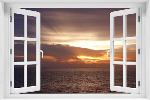 Fototapeta Naklejka Na Ścianę Okno 3D - Beautiful sunrise on the sea 