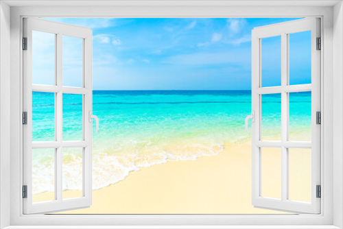 Fototapeta Naklejka Na Ścianę Okno 3D - beautiful tropical beach sea and blue sky for background