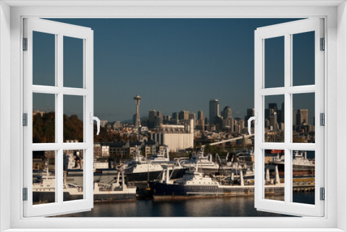 Fototapeta Naklejka Na Ścianę Okno 3D - Seattle Skyline and Seafood Ships at Port