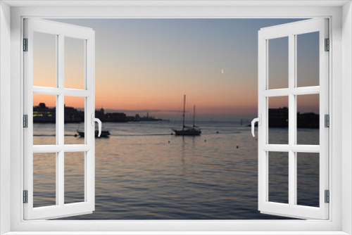 Fototapeta Naklejka Na Ścianę Okno 3D - sunset in the harbor