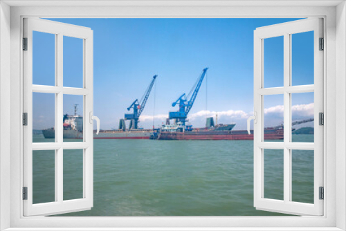 Fototapeta Naklejka Na Ścianę Okno 3D - Container ship sailing in the sea