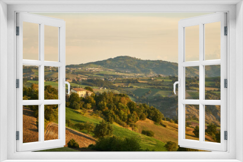 Fototapeta Naklejka Na Ścianę Okno 3D - Early morning on the hills of Emilia Romagna, Italy - Italian landscape.
