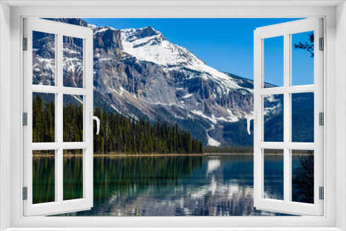 Fototapeta Naklejka Na Ścianę Okno 3D - Last vestages of winter hang onto Emerald Lake. Yoho National Park. British Columbia, Canada.