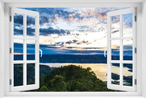 Fototapeta Naklejka Na Ścianę Okno 3D - Sunrise a Toba Lake
