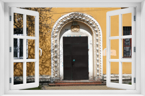 Fototapeta Naklejka Na Ścianę Okno 3D - Facade of the entrance to the old building