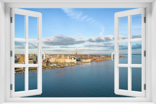 Fototapeta Naklejka Na Ścianę Okno 3D - Aerial shot of the Liverpool skyline featuring the Three Graces