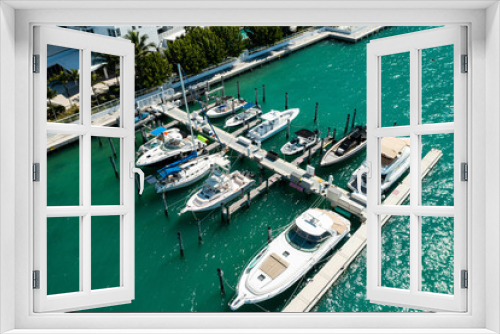 Fototapeta Naklejka Na Ścianę Okno 3D - Boats in the marina in Miami Beach