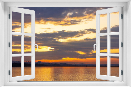 Fototapeta Naklejka Na Ścianę Okno 3D - Beautiful sunset on the lake.