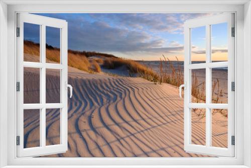 Fototapeta Naklejka Na Ścianę Okno 3D - Wydmy na wybrzeżu Morza Bałtyckiego, plaża w Kołobrzegu, Polska.
